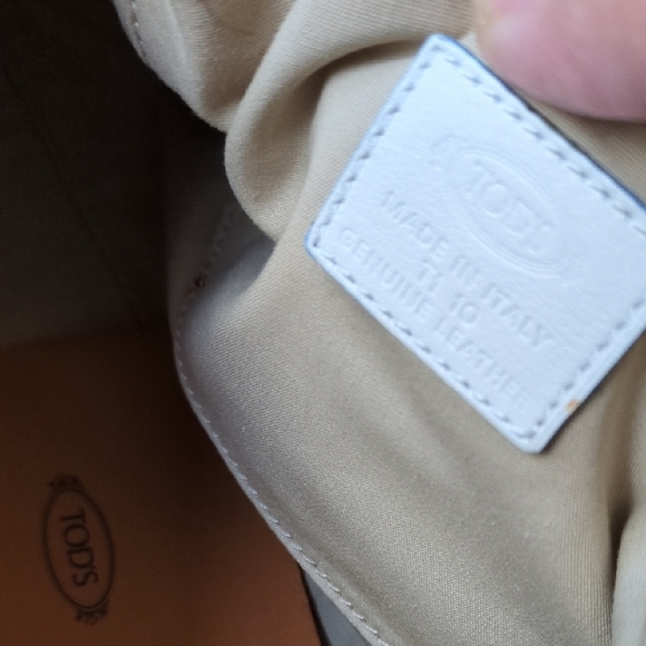 Tod's Shoulder Bag - Picture 10 of 16